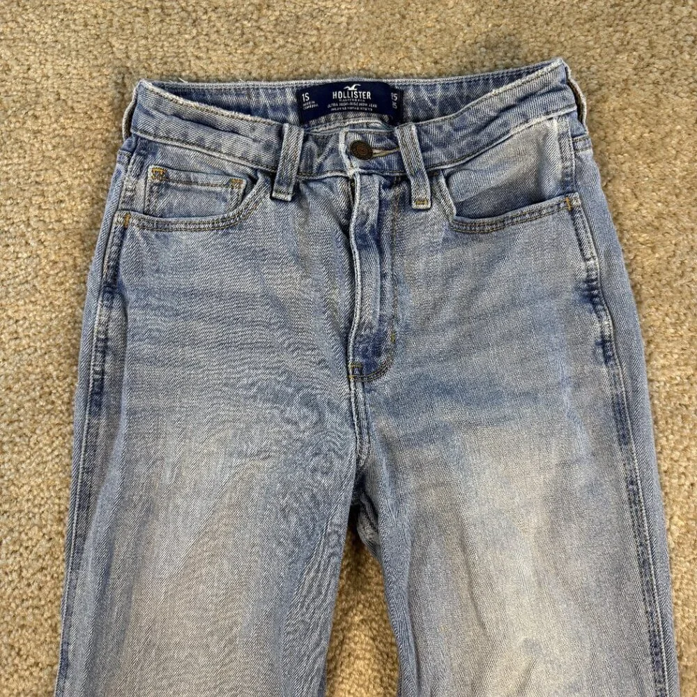 Hollister Womens Ultra High Rise Mom Jean Light Wash Distressed Size 1S F430